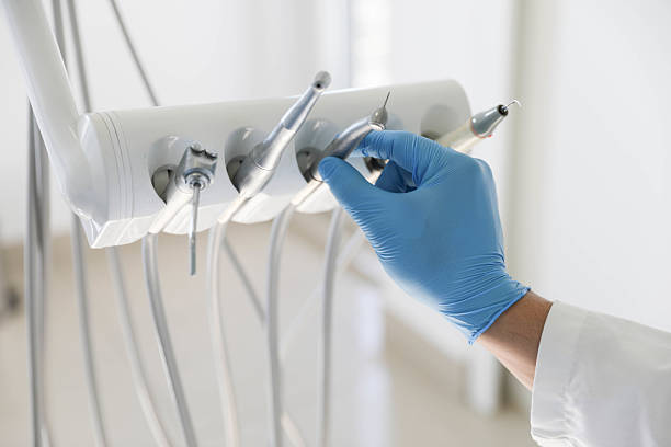 Professional Tooth Extraction technician working in Wayne, MI